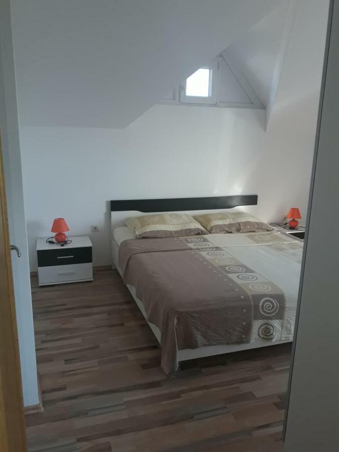 Apartmani Kuzmic Vrsi Exterior photo