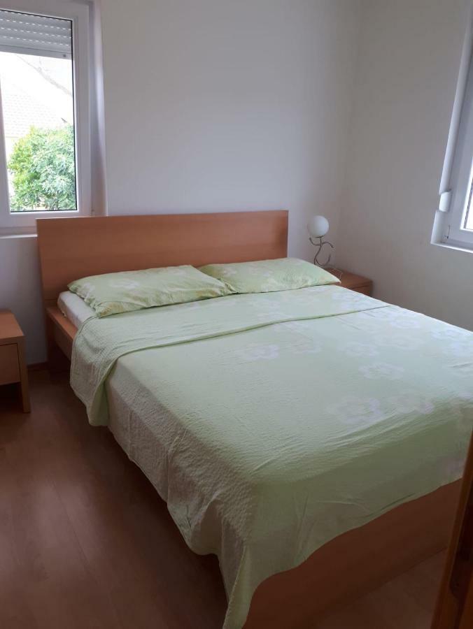 Apartmani Kuzmic Vrsi Exterior photo