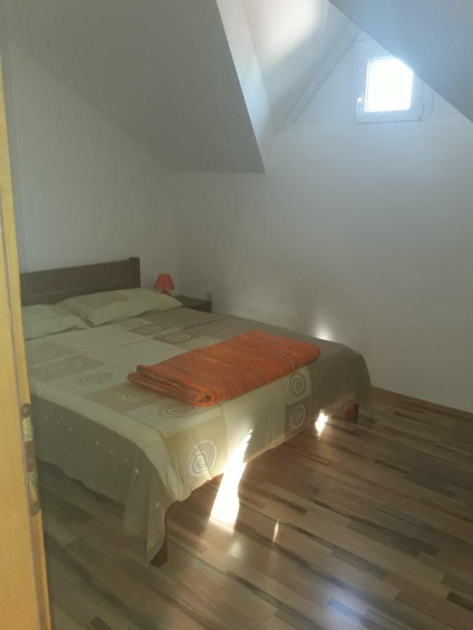 Apartmani Kuzmic Vrsi Exterior photo